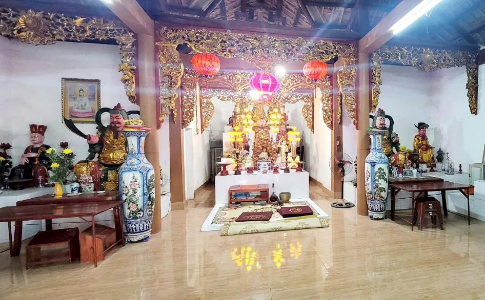 Quang cảnh bên trong chùa Khánh Lâm
