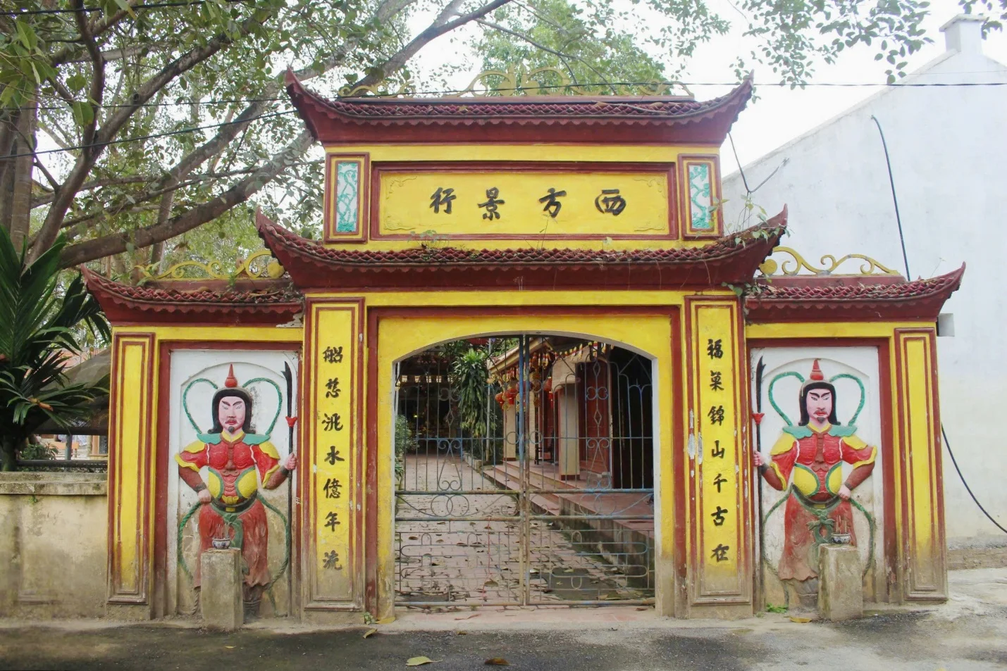 Cổng chùa Thiên Phúc Sai Nga xã Cẩm Khê