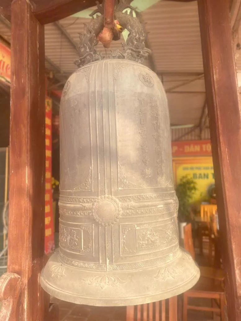Quả chuông cổ của chùa Vân Ngư