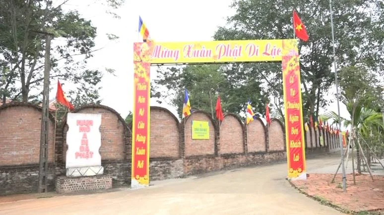 Đường chính đi vào chùa