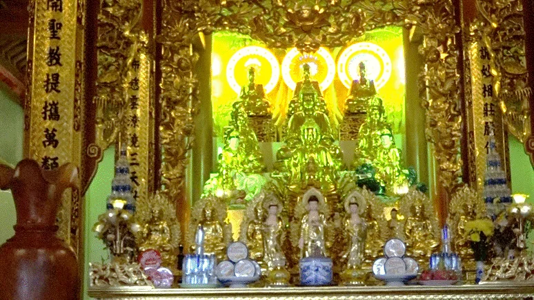 Các pho tượng trong chùa Vân Ngư